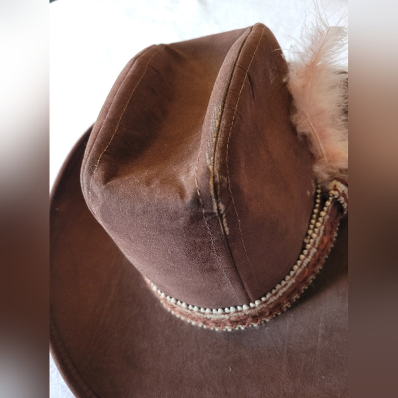 Vintage hat, Brown with a feather - Picture 2 of 12